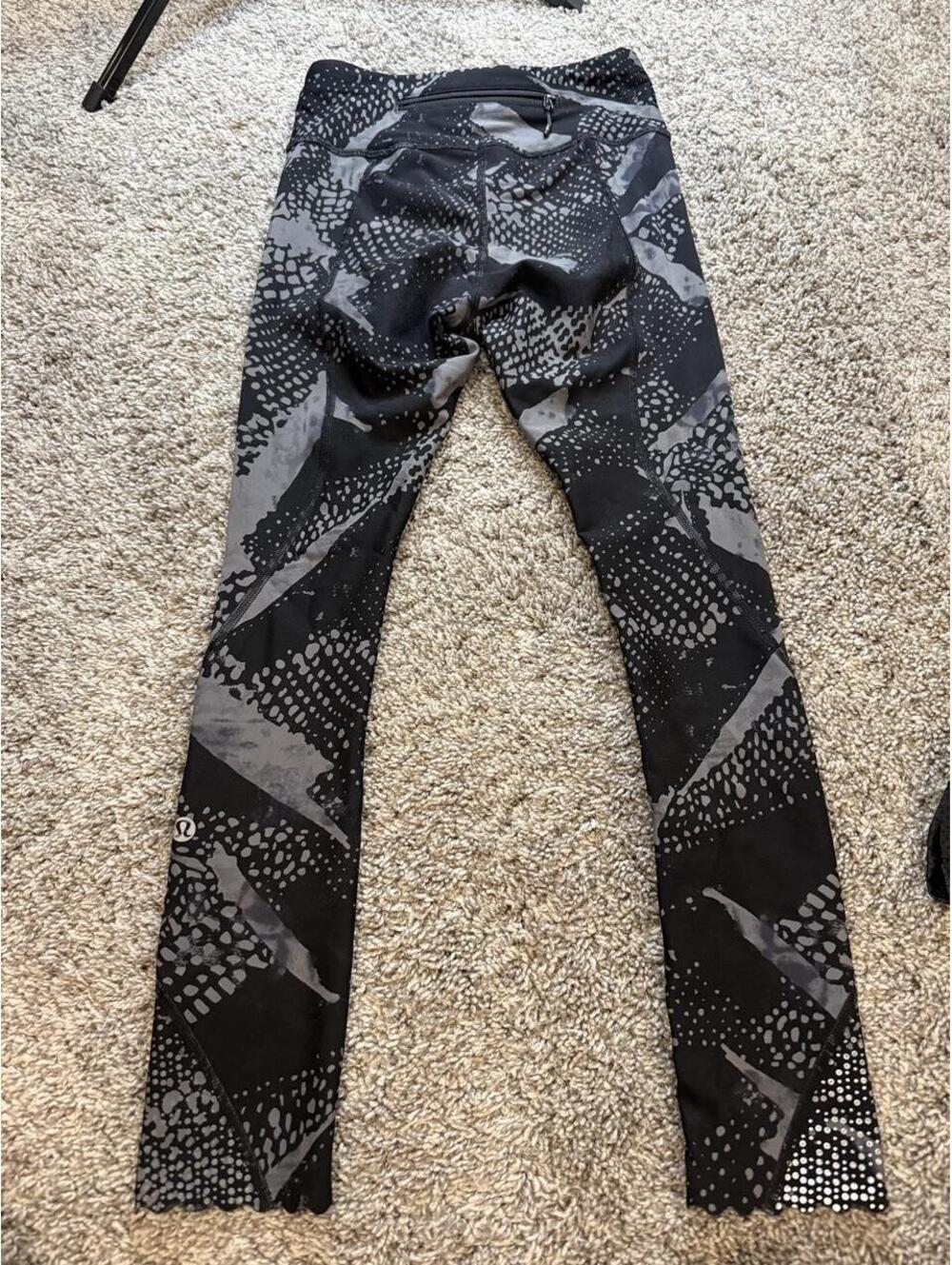 Lululemon Black and Gray Patterned Athletic Leggings Size 2